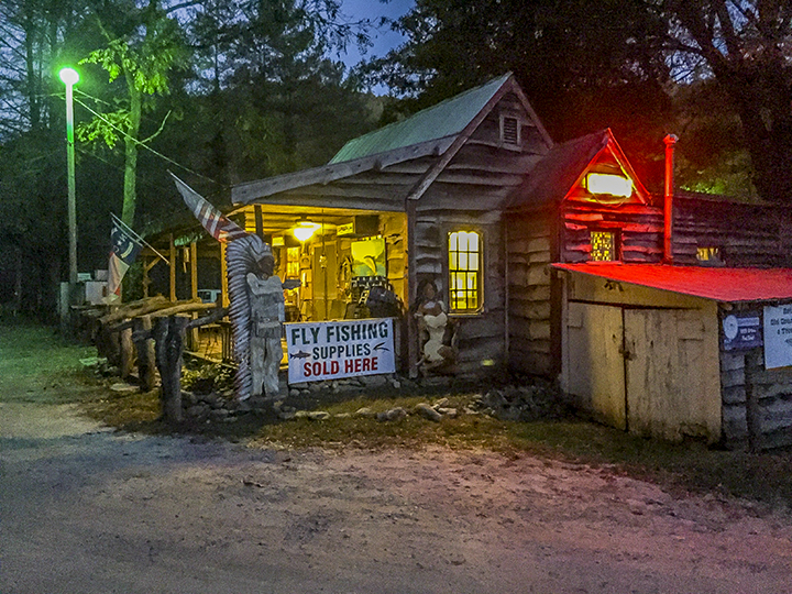 Betsey's Ole Country Store and Rental Cabins.